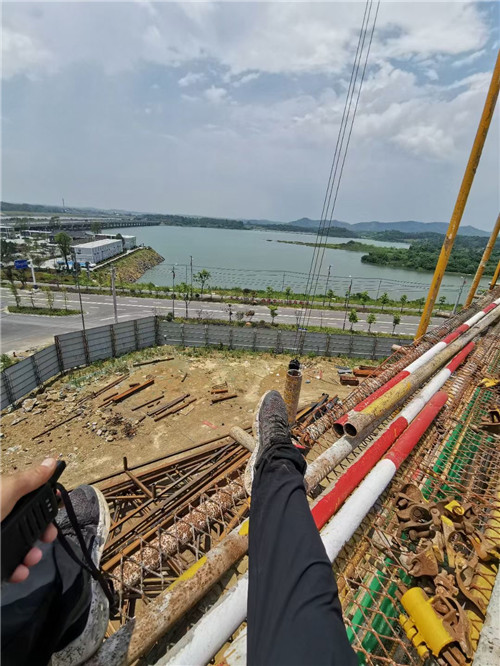 恩施市作业中发生设备损坏或人员意外，责任怎么划分？