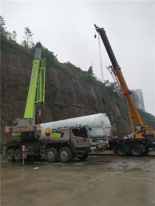 恩施市“不怕风雨冻”—— 吊车的 “恶劣环境适应” 技术