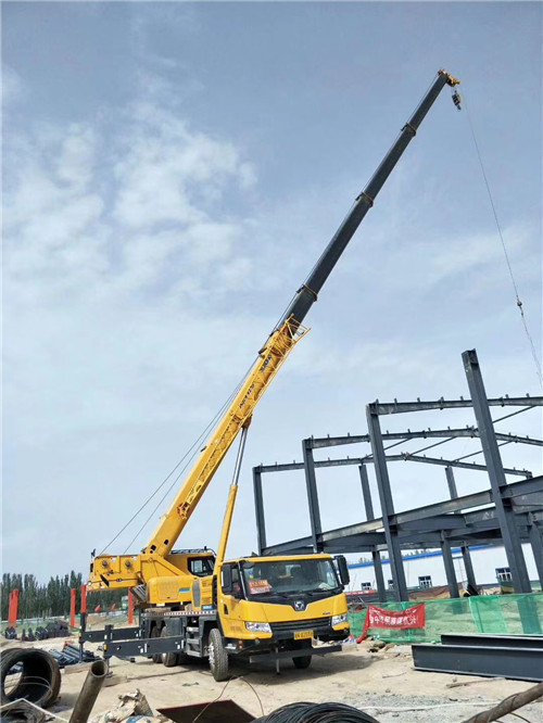 恩施市超高层建筑钢结构吊装案例